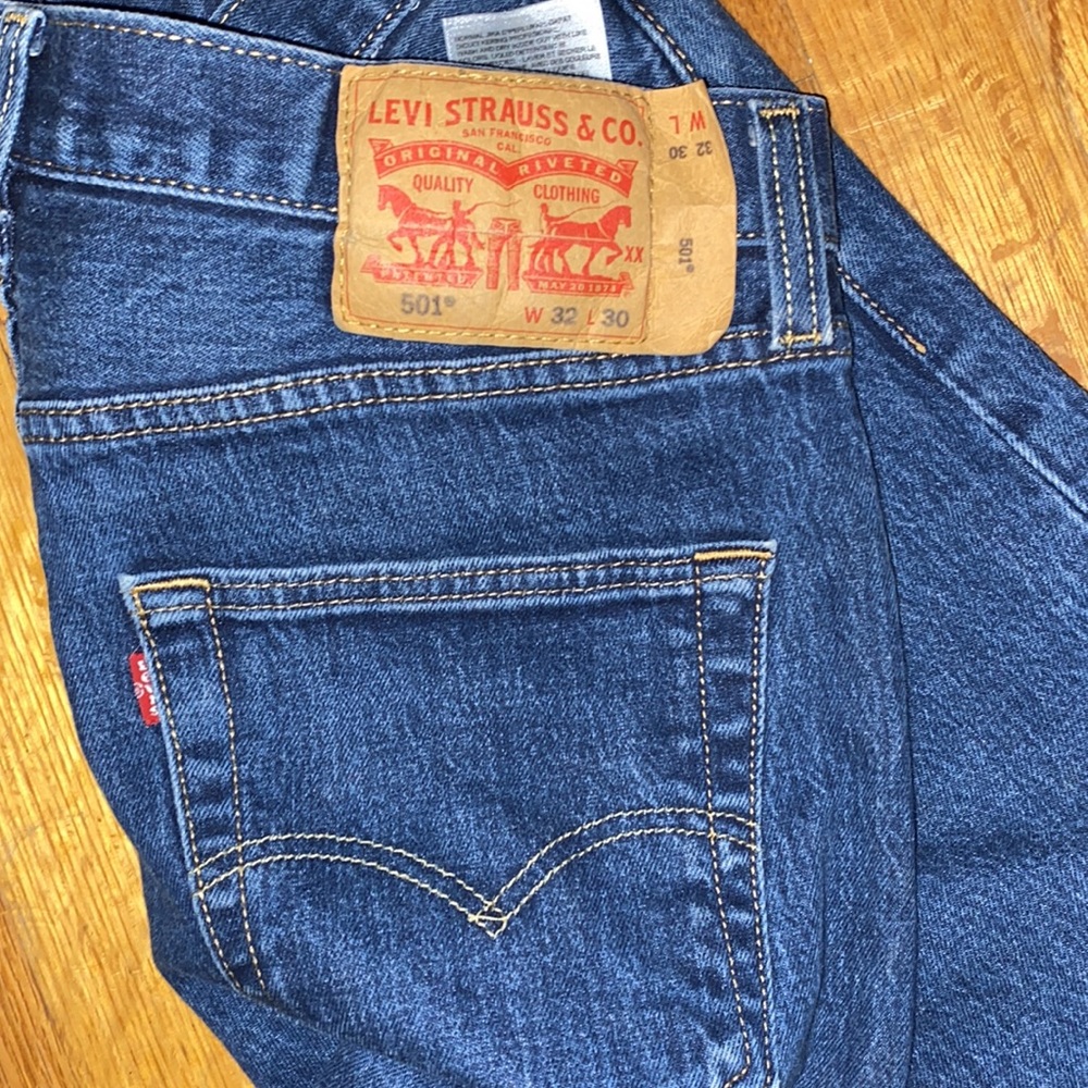 501 levis - Picture 2 of 2